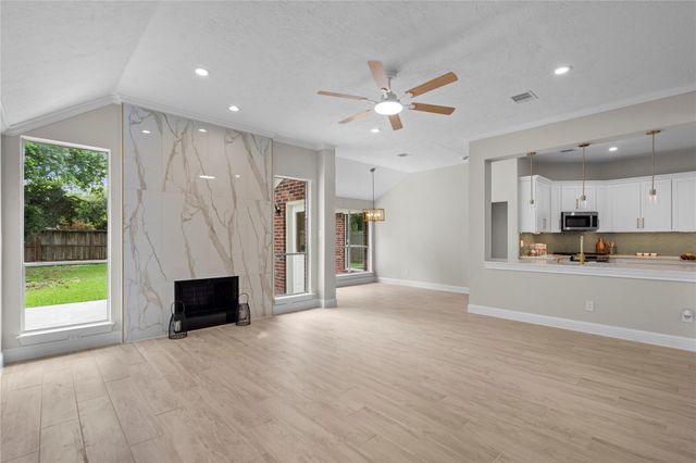 13810 Aspen Knoll Court, Houston, TX 77059
