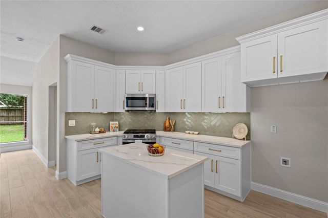 13810 Aspen Knoll Court, Houston, TX 77059