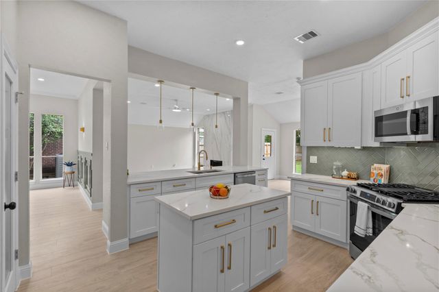 13810 Aspen Knoll Court, Houston, TX 77059