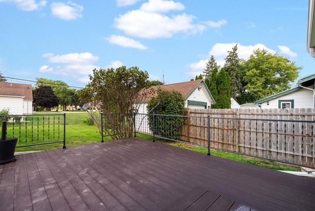 460 S Blackhawk Street, Janesville, WI 53545