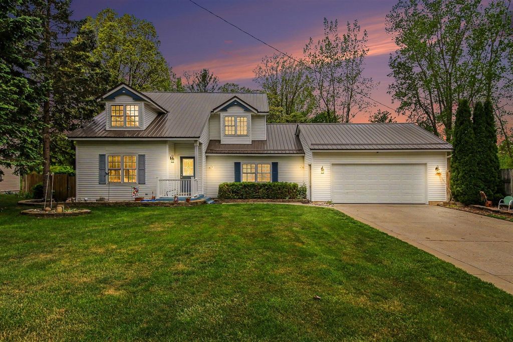 12177 Reyburn Drive, Sparta, MI 49345