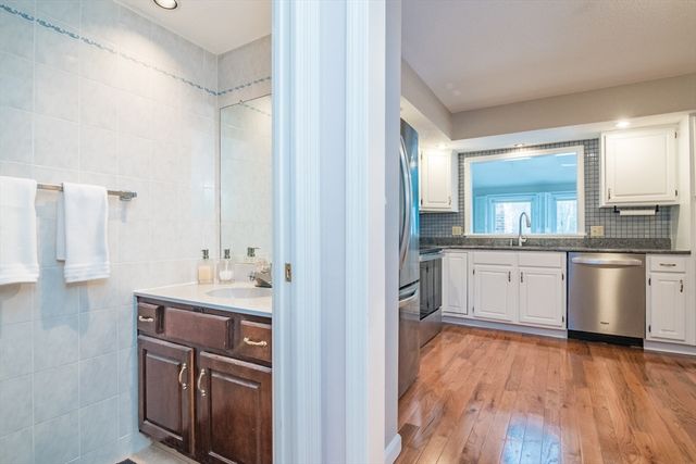 13 Castle Hills Rd B, Agawam, MA 01001