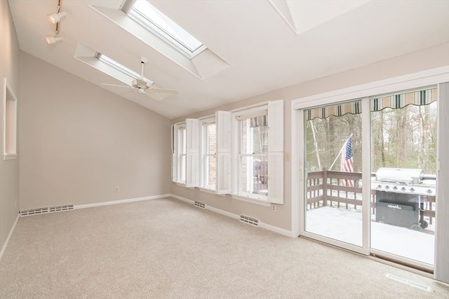 13 Castle Hills Rd B, Agawam, MA 01001