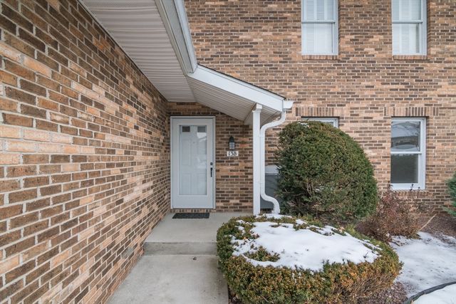 13 Castle Hills Rd B, Agawam, MA 01001