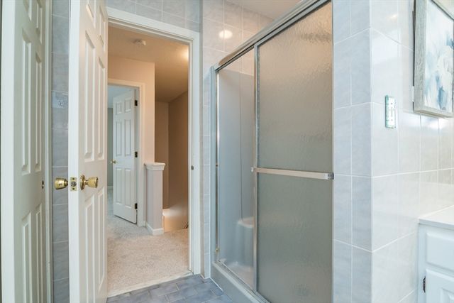 13 Castle Hills Rd B, Agawam, MA 01001