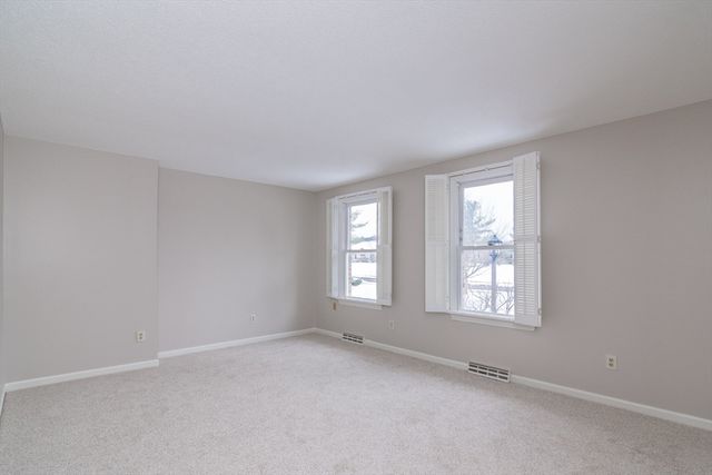 13 Castle Hills Rd B, Agawam, MA 01001