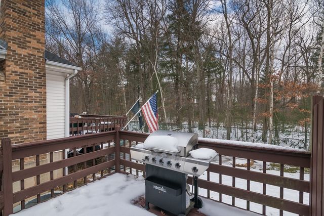 13 Castle Hills Rd B, Agawam, MA 01001