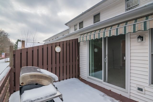 13 Castle Hills Rd B, Agawam, MA 01001