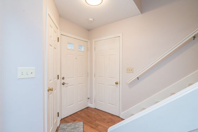 13 Castle Hills Rd B, Agawam, MA 01001