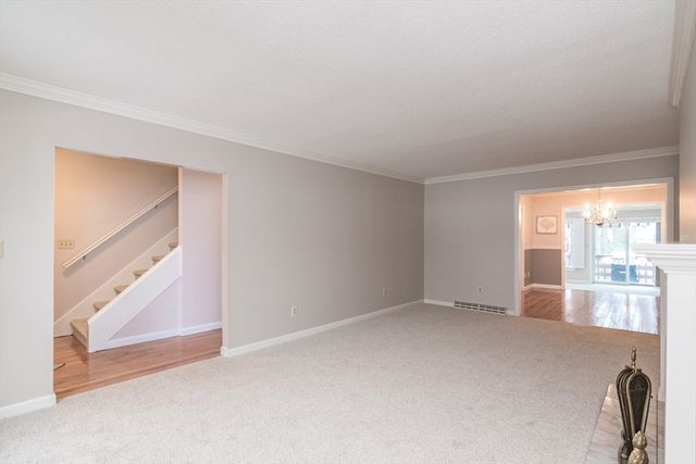 13 Castle Hills Rd B, Agawam, MA 01001