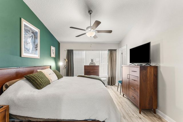 1094 Pinewood Lake Court, Greenacres, FL 33415