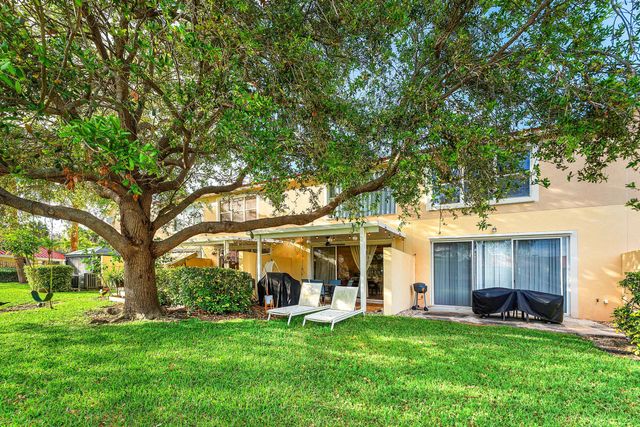 1094 Pinewood Lake Court, Greenacres, FL 33415