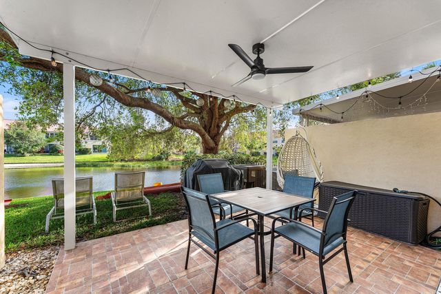 1094 Pinewood Lake Court, Greenacres, FL 33415