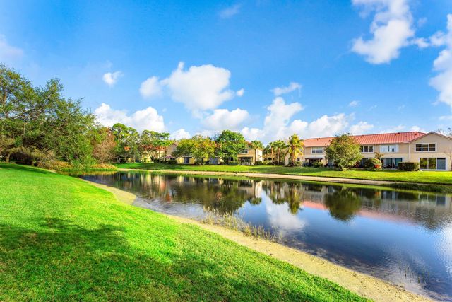 1094 Pinewood Lake Court, Greenacres, FL 33415