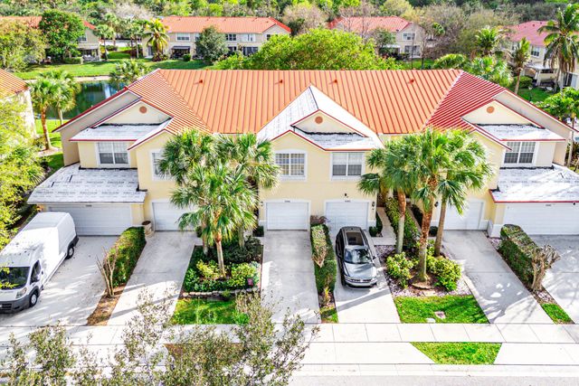 1094 Pinewood Lake Court, Greenacres, FL 33415