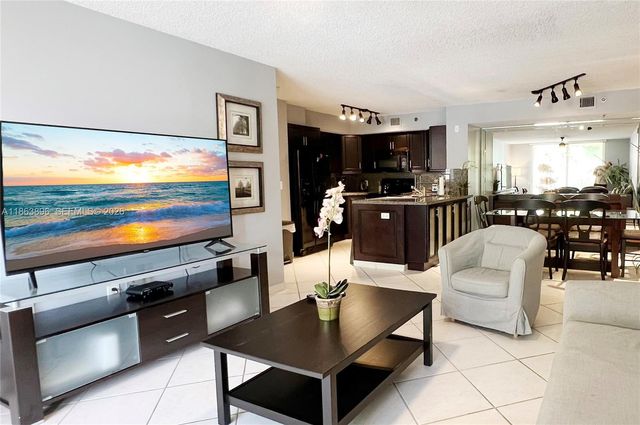 19555 E Country Club Drive 8305, Aventura, FL 33180