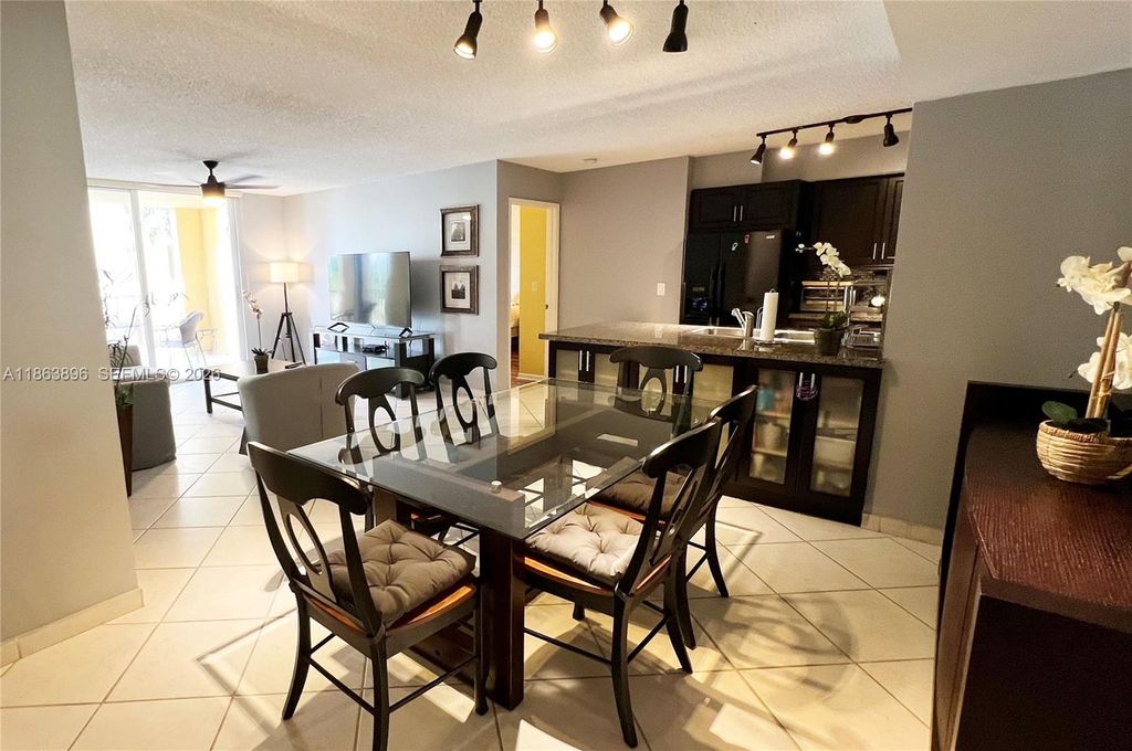 19555 E Country Club Drive 8305, Aventura, FL 33180