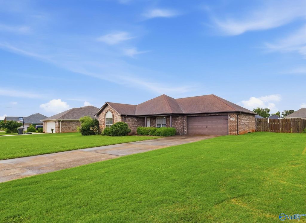 105 Evergreenview Drive, Hazel Green, AL 35750