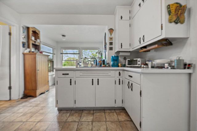 901 Hawthorn DRIVE, Waukesha, WI 53188