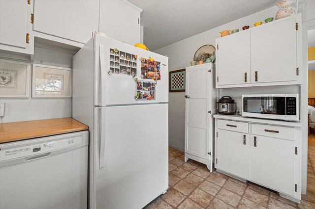 901 Hawthorn DRIVE, Waukesha, WI 53188