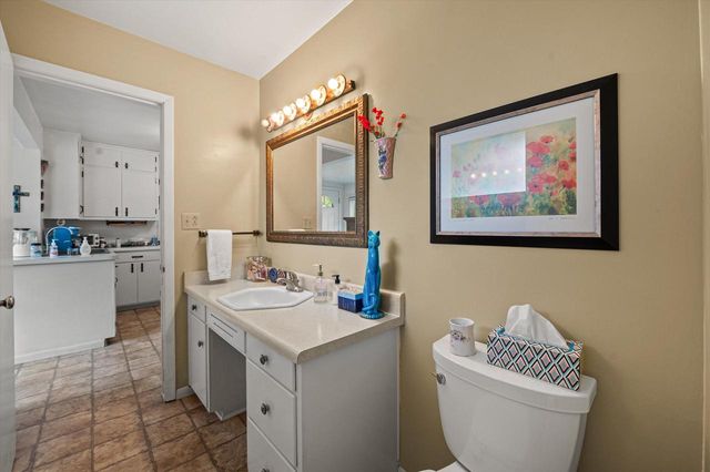 901 Hawthorn DRIVE, Waukesha, WI 53188