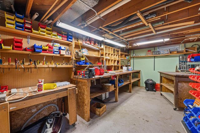 901 Hawthorn DRIVE, Waukesha, WI 53188