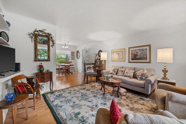 901 Hawthorn DRIVE, Waukesha, WI 53188