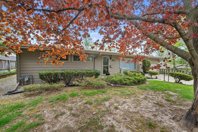 901 Hawthorn DRIVE, Waukesha, WI 53188