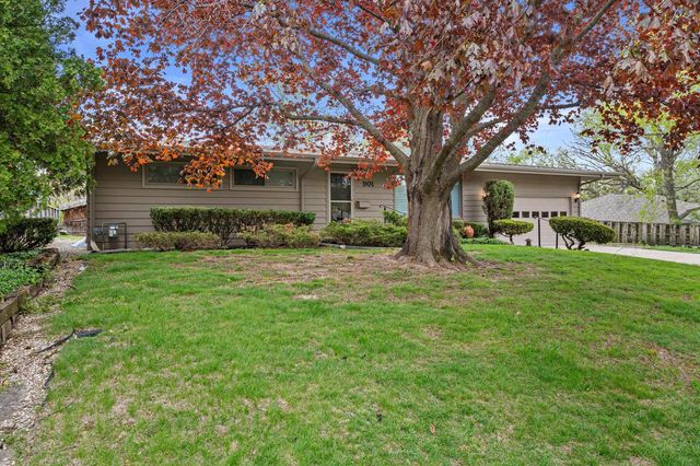 901 Hawthorn DRIVE, Waukesha, WI 53188
