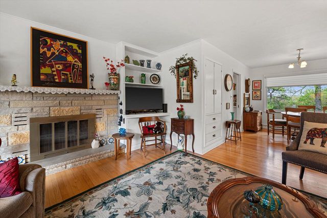 901 Hawthorn DRIVE, Waukesha, WI 53188