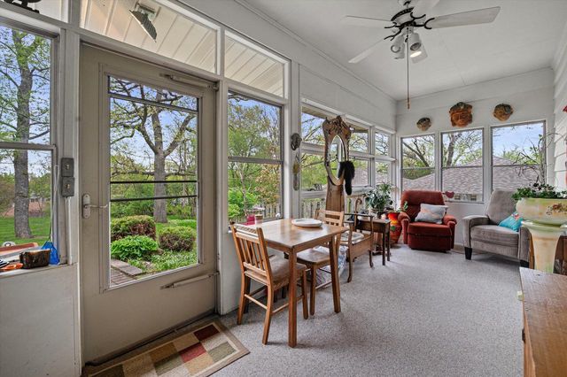 901 Hawthorn DRIVE, Waukesha, WI 53188