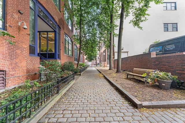 15 Sleeper St 202, Boston, MA 02210