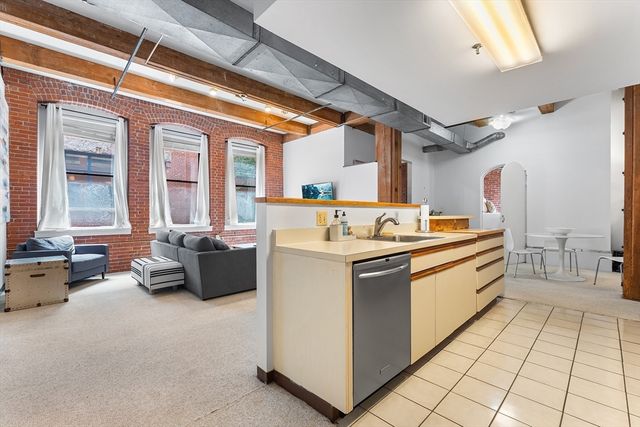 15 Sleeper St 202, Boston, MA 02210