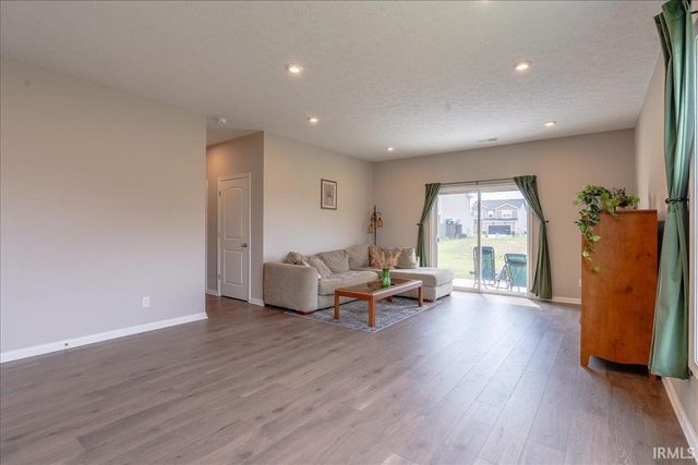 4641 Chelmsford Drive, Newburgh, IN 47630