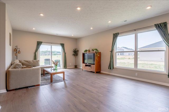 4641 Chelmsford Drive, Newburgh, IN 47630