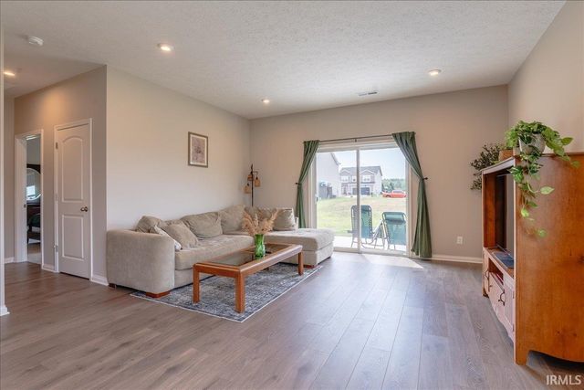 4641 Chelmsford Drive, Newburgh, IN 47630