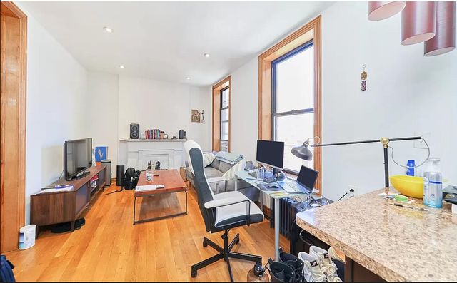 362 W 36th St Apt 4F, New York City, NY 10018