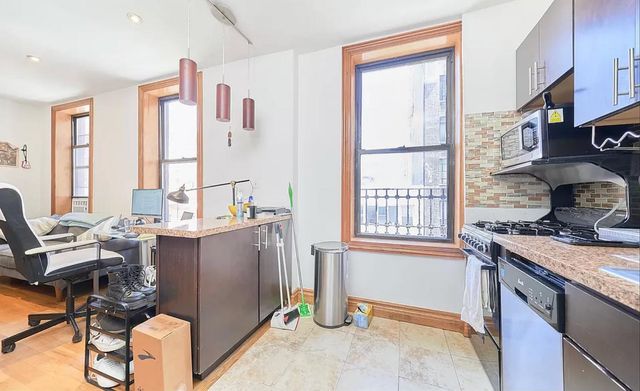 362 W 36th St Apt 4F, New York City, NY 10018