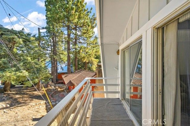 598 Dahlia Drive, Green Valley Lake, CA 92341