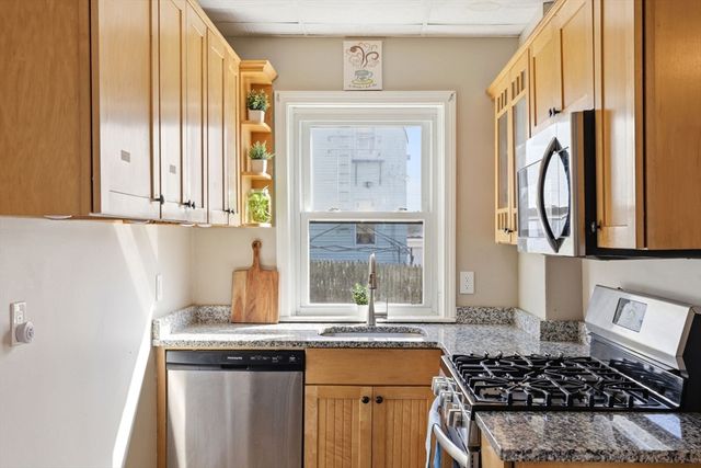 477 Palmer St, Fall River, MA 02721