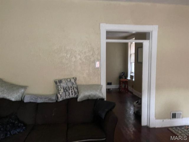 3240 Gravois Avenue, St Louis, MO 63118