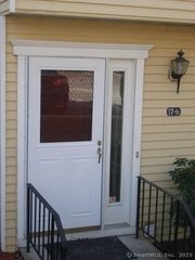 55 Mill Plain Road 17-6, Danbury, CT 06811