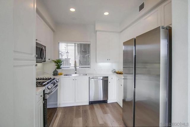 3717 Ruette De Ville, San Diego, CA 92130