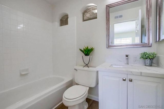 3717 Ruette De Ville, San Diego, CA 92130