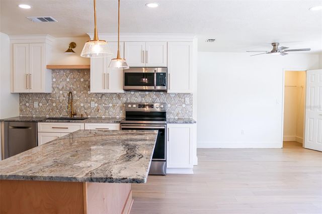 4211 W BAY VIEW AVENUE, Tampa, FL 33611