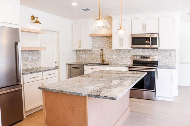 4211 W BAY VIEW AVENUE, Tampa, FL 33611