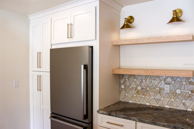 4211 W BAY VIEW AVENUE, Tampa, FL 33611