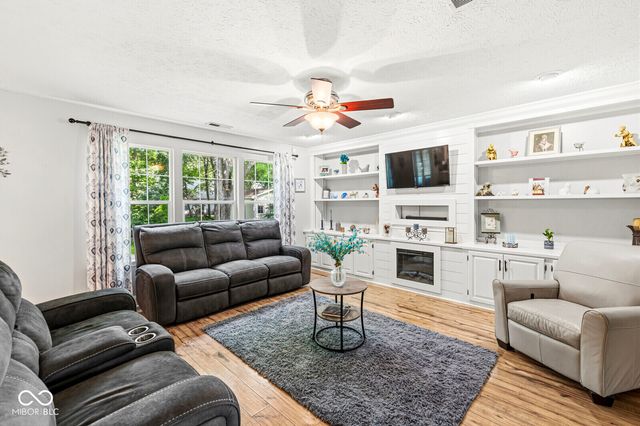 649 Weeping Way Lane, Avon, IN 46123