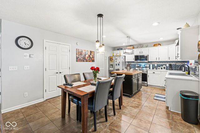 649 Weeping Way Lane, Avon, IN 46123