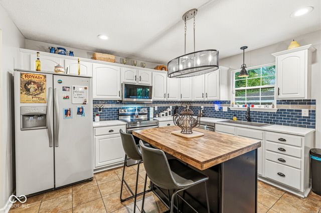 649 Weeping Way Lane, Avon, IN 46123